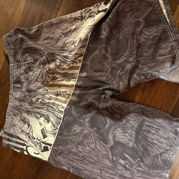 Vintage mma elite skull shorts - Picture 2 of 3